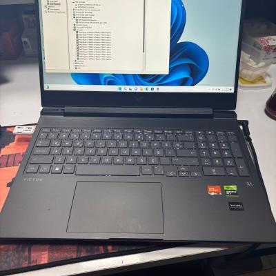 HP VİCTUS RYZEN 5 7640HS RTX 3050 6 GB 8 GB DDR5 RAM 512 M2 GEN 4 SSD 144 HRZ 1