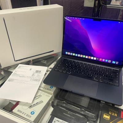 MACBOOK AİR  M2 İŞLEMCİ 8 GB RAM 256 GB SSD 13” 2K EKRAN  PİL DEVRİ 186 22.11.2022 FATURALI KUTU FATURA MEVCUT